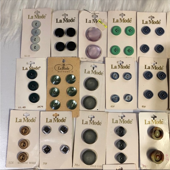 Assorted Vintage Button Collection - Picture 2 of 5